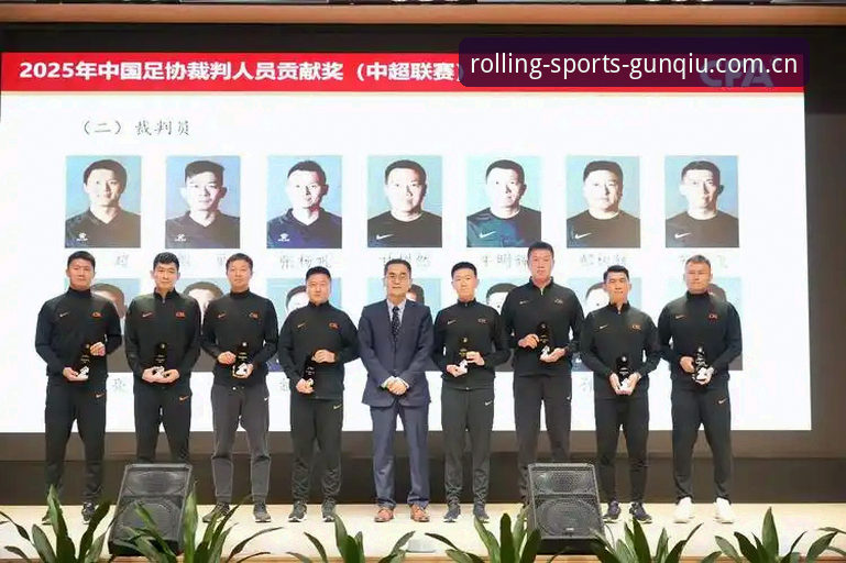 滚球体育官网登陆入口苹果版评测 170名裁判,3年备战,迈阿密集训。这是科里纳向《阿斯报》吐露的世界杯执法筹备底数。